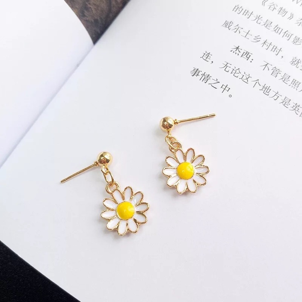 🎉 New Sterling Silver Daisy Stud Earrings set